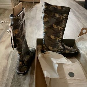 New in box DVS Savannah boots